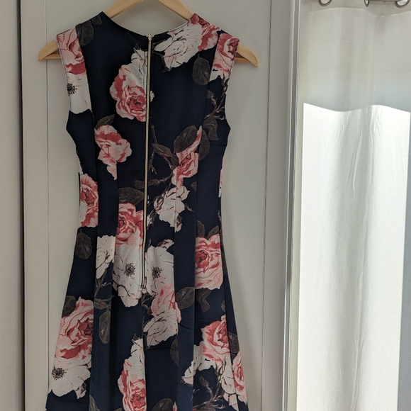 Dynamite Floral Dress - Picture 5 of 5